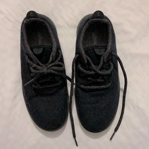 Barely worn ALLBIRDS classic black shoe — light weight and super comfortable!
